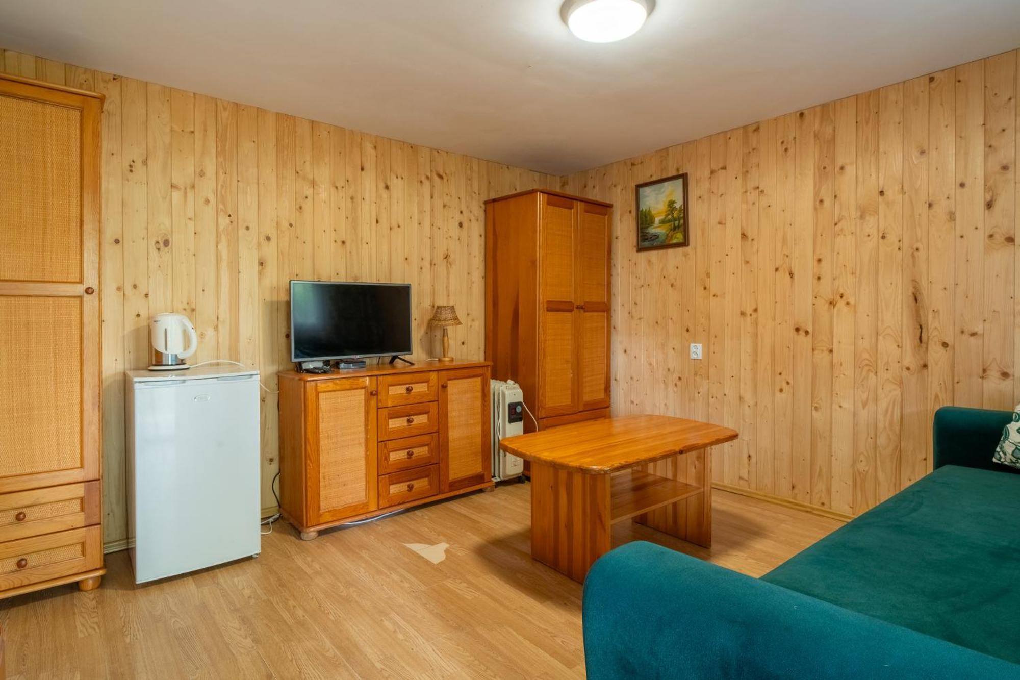 Zacisze, Okoniny Holiday home *