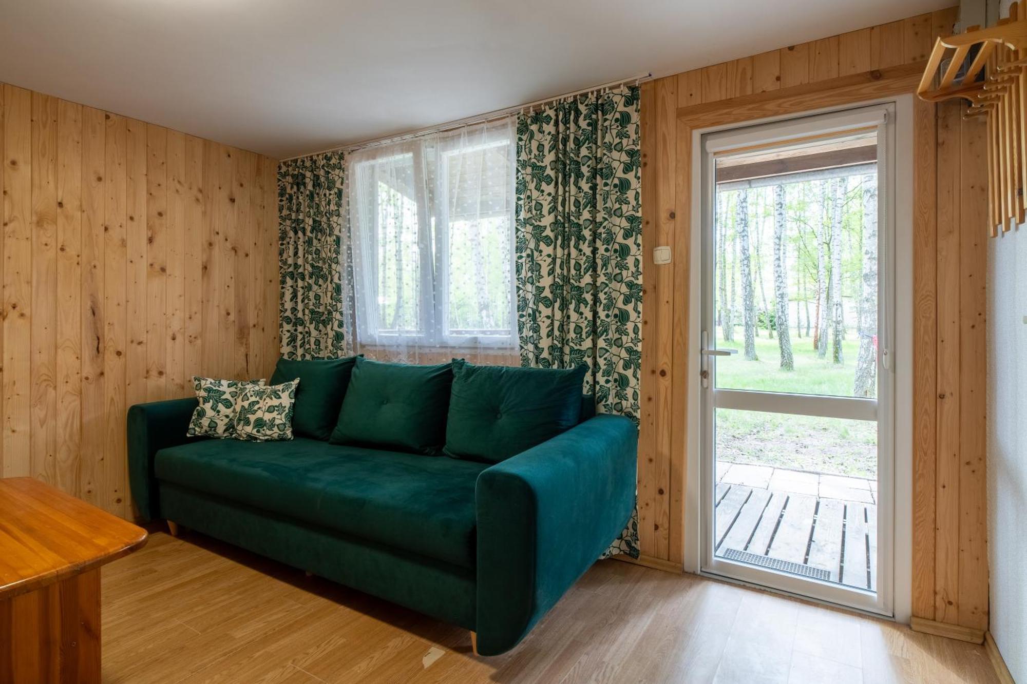 Zacisze, Okoniny Holiday home *